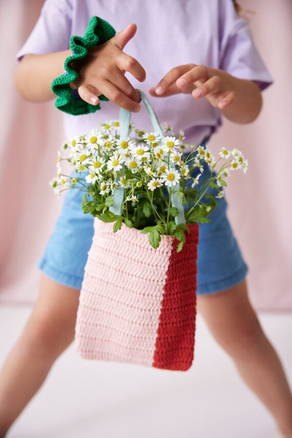 Crochet bag with flowers